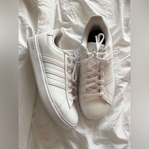 Women’s Adidas Grand Court 2.0 Sneaker Shoe White size 9.5 - GREAT Condition!